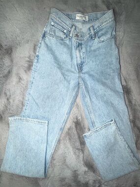 Abercrombie & Fitch Light ‘90s Straight Ultra High-Rise Straight Jeans